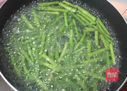 橄榄菜肉碎炒豆角的做法图解3