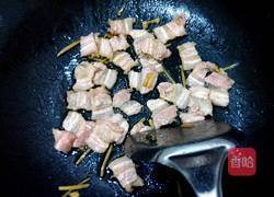 五花肉炒蕨菜的做法图解5