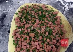 葱花火腿肠卷的做法图解3