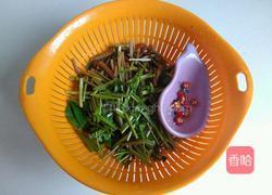 素炒野芹菜的做法图解1