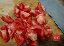西红柿炖豆腐的做法图解1