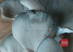 椒盐蘑菇的做法图解1