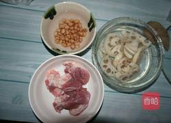 莲藕花生猪骨汤的做法图解1