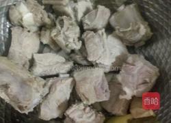 莲藕排骨汤的做法图解2