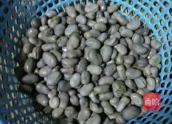 酸菜胡豆的做法图解1