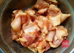 包菜炒肉片的做法图解3