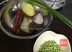 土豆香肠腊肉焖饭的做法图解1