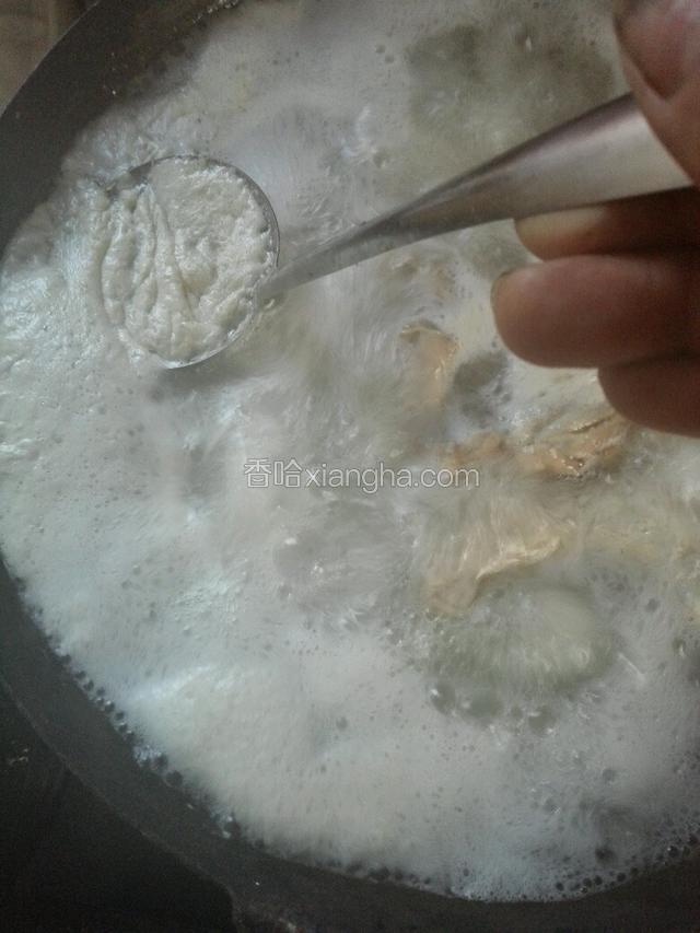 水开后，捞出沫