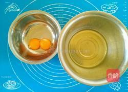 6寸戚风蛋糕(内含手脱)的做法图解1