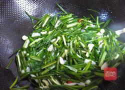 野蒜炒咸肉丝的做法图解6