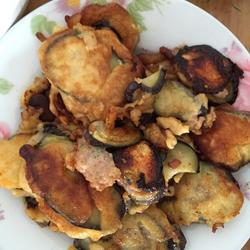 鸡蛋面粉炸蘑菇葱花肉茄盒的做法[图]