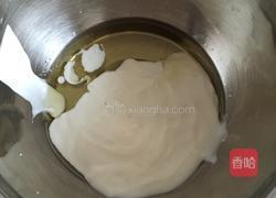 酸奶戚风蛋糕的做法图解3