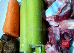 竹蔗筒骨汤的做法图解1