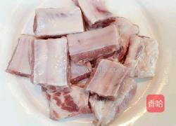 排骨炖莲藕的做法图解1