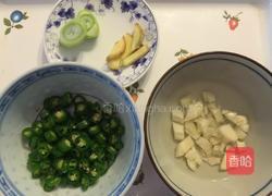 鸡丝黄豆芽炒饼的做法图解1