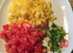 菠萝海鲜鸡柳炒黑糙米饭的做法图解9