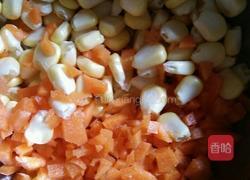 玉米胡萝卜粥的做法图解2