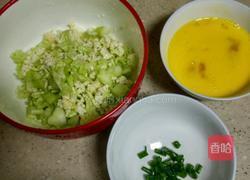 花菜炒蛋的做法图解1
