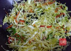 包菜炒肉丝的做法图解7