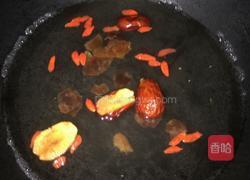 桂圆红枣荷包蛋的做法图解3