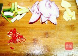 爆鱿盖浇的做法图解3