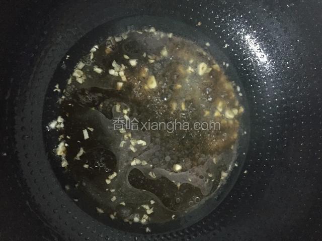 倒入刚才调好的酱汁烧开