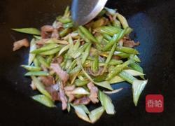 芹菜炒肉丝的做法图解5