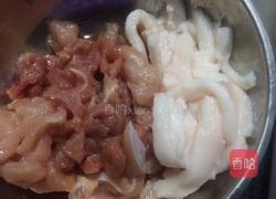 胡萝卜炒肉的做法图解1