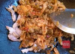下饭菜炒肉丝的做法图解3