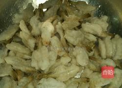 蒜香风尾虾 的做法图解1