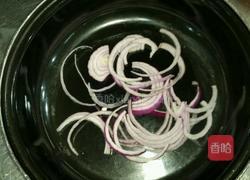 蒜香风尾虾 的做法图解2