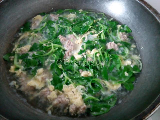 加青菜，调入麻油