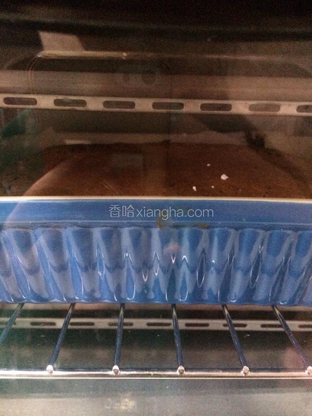 烤箱预热后放入蛋糕糊170度30分钟出炉