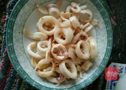 西蓝花炒鱿鱼圈的做法图解7