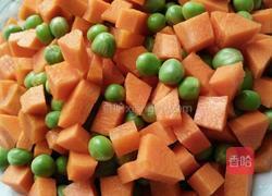 萝卜豌豆炒肉末的做法图解1