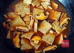 香菇炖冻豆腐的做法图解4