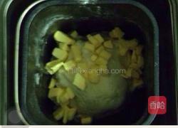 培根芝士香葱面包的做法图解2