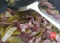 猪心炒咸菜的做法图解6