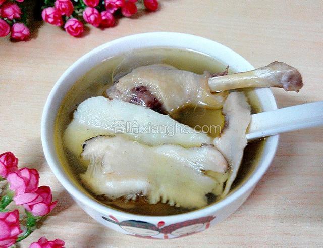 成品、趁热饮用、鸭肉可捞起用柱候酱焖、一鸭两吃、有汤有肉。