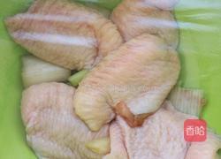 电饭煲蔬菜鸡翅的做法图解1