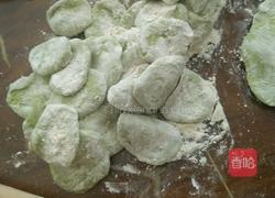 艾草汁饺子的做法图解3