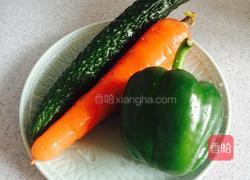 七彩菠萝炒饭的做法图解2