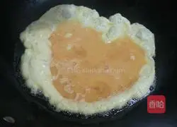 Illustration of how to make scrambled eggs with tomatoes 3