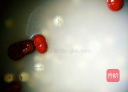 红枣莲子美容汤的做法图解2