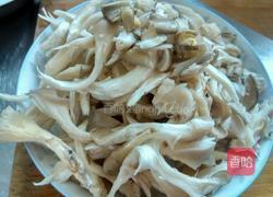 蘑菇炒豆腐的做法图解1
