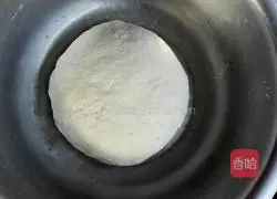 Illustration of how to make salt and pepper hand cakes 3