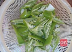 虎皮椒炒鲜尤的做法图解2