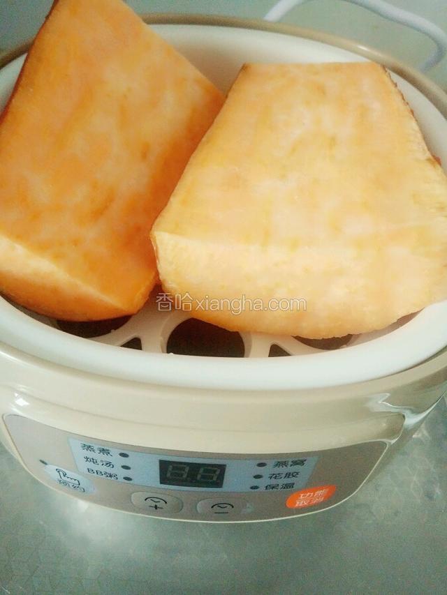 放入炖锅里。