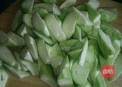 枸杞子炒丝瓜的做法图解2