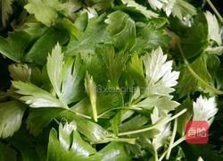 芹菜叶 拌菜的做法图解2